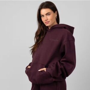 Comfrt Minimalist Hoodie in Maroon